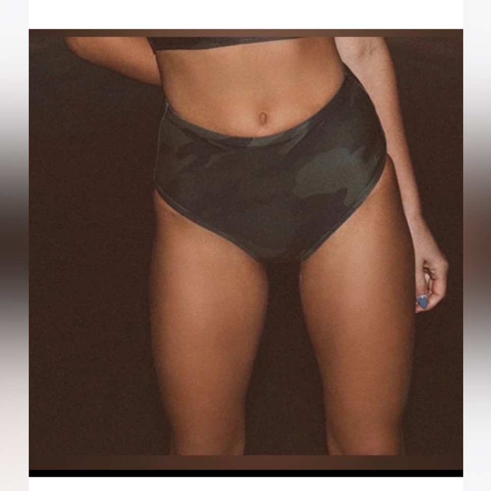 Albion Fit Camo High Waisted Swim Bottoms Size Medium